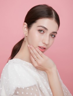 戒指• 珍珠樂園系列 Pearls and Bling Ring流線型珍珠鋯石戒指
