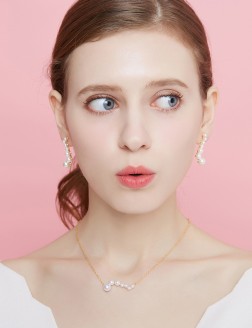 耳釘• 时尚系列 Waving Pearls Earrings 波浪珍珠耳環