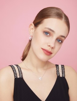 項鏈• 鋯石三角形系列 Triangle Necklace鋯石三角形項鏈 