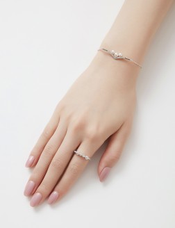 戒指• 鋯石珍珠系列 Dazzling Diamond with Pearls Ring聯排四顆珍珠鋯石戒指