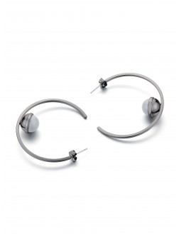 耳環• 舞動珍珠系列 Set You Free Hoop Earrings 大圈銀色珍珠耳環